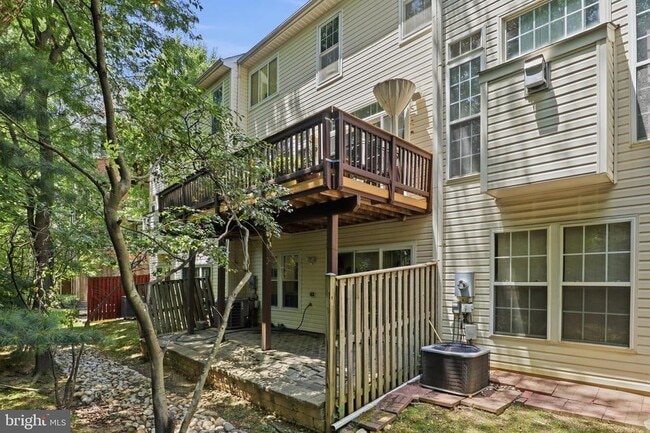 Building Photo - 2769 Manhattan Pl