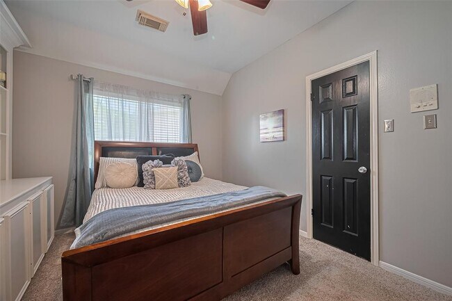 Building Photo - 4502 Twin Elm Dr