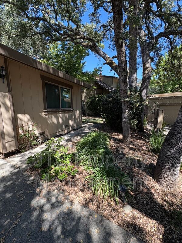 Building Photo - 6913 Navarro Ct