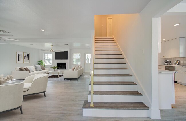 Building Photo - 590 River Plantation Dr