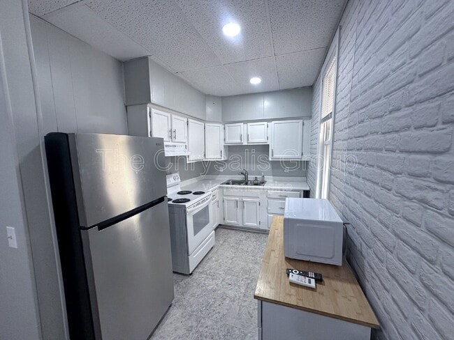 Building Photo - 519 S Main St