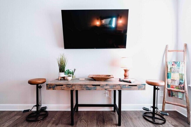 Building Photo - 406 NW Retreat Ln