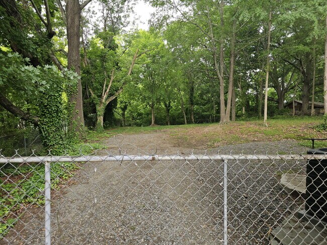 Building Photo - Charming 2-Bedroom Home Near Downtown Lincolnton!