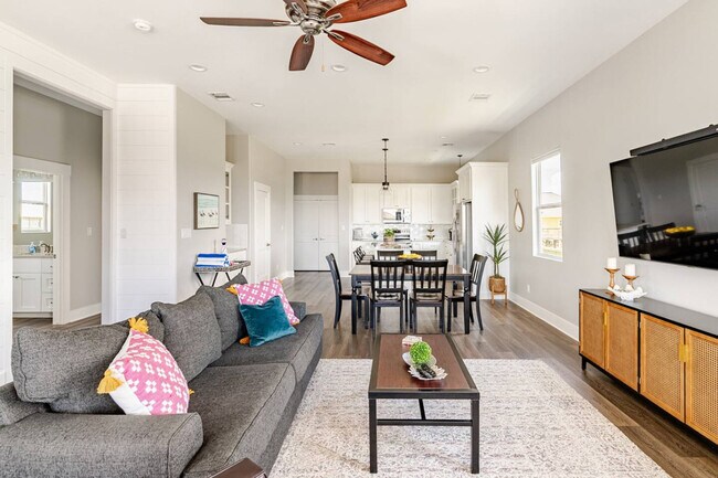 Building Photo - 804 1/2 Johnson Crawford Circle-SI ID1264805P