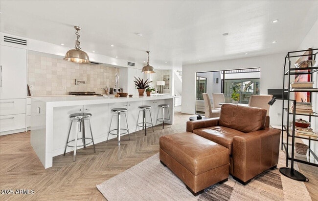 Building Photo - 4843 N 72nd Way