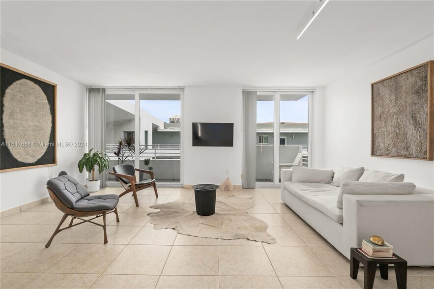 Primary Photo - 7800 Collins Ave