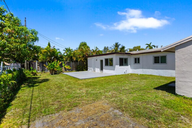 Building Photo - 2748 SW 46th Ct