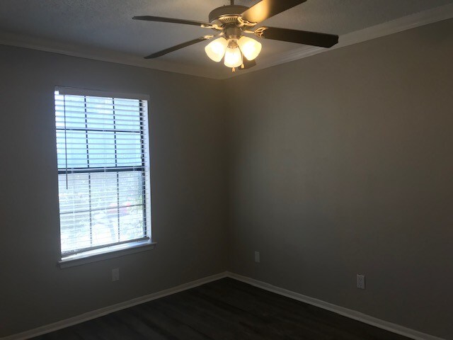 Building Photo - 1624 Aquarena Springs Dr