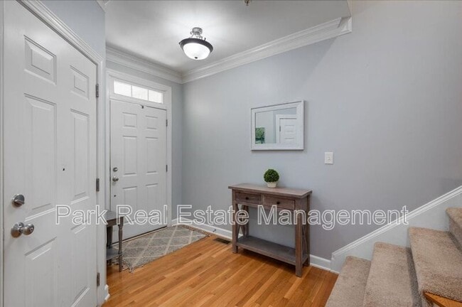 Building Photo - 221 Towne Ridge Ln