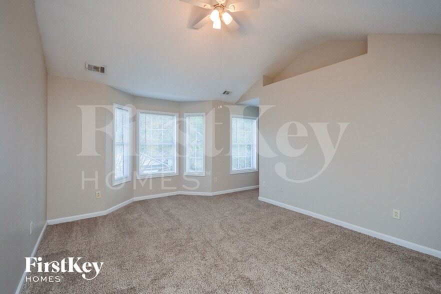 Building Photo - 7099 Ravenwood Ln