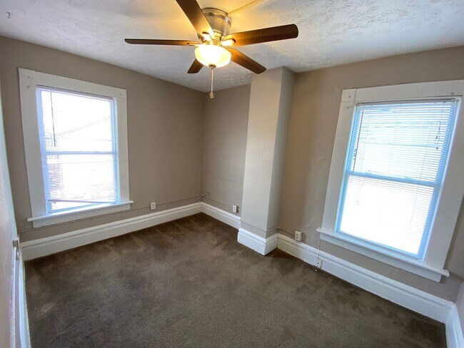 Building Photo - Hunter Ave 1438-1440 MLR (LH2)