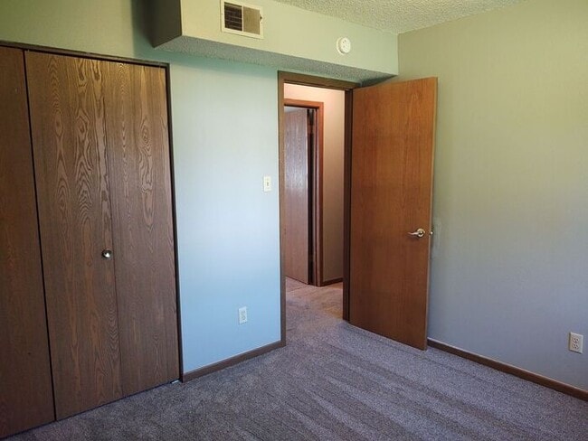 Building Photo - $975 | 2 Bedroom, 1 Bathroom Apartment | No Pets* | Available March 7th 2025