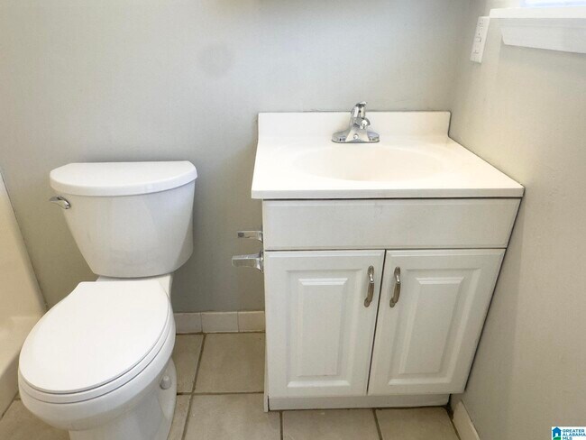 Building Photo - 436 Henry St