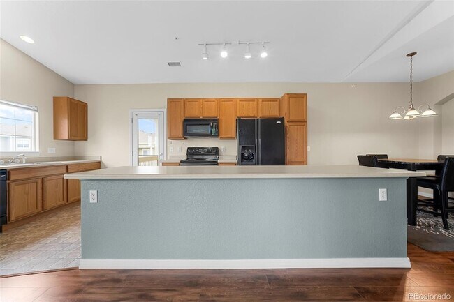 Building Photo - 9569 Pearl Cir