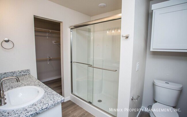 Building Photo - 310 E 77th St