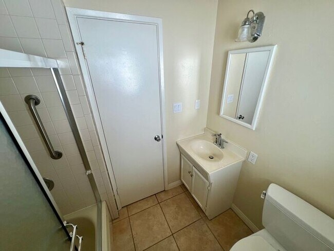 Building Photo - Beautiful 4-Bedroom Home with Modern Upgra...