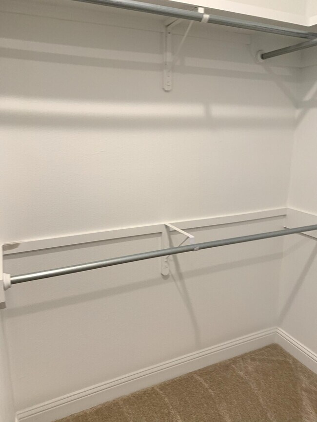 Building Photo - 1018 N Genoa Ave