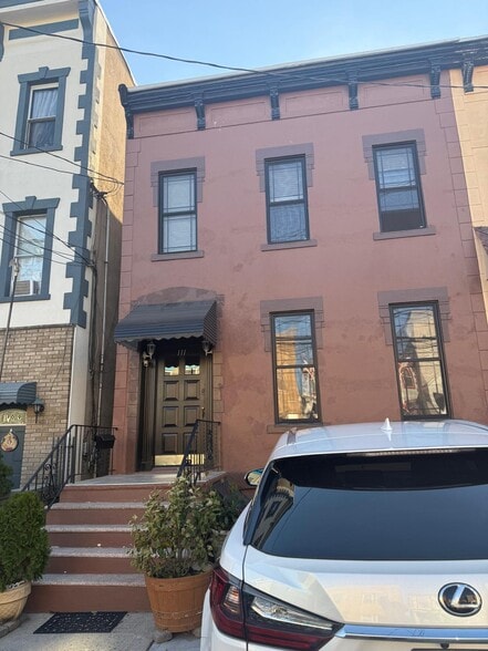 Building Photo - 111 19th St