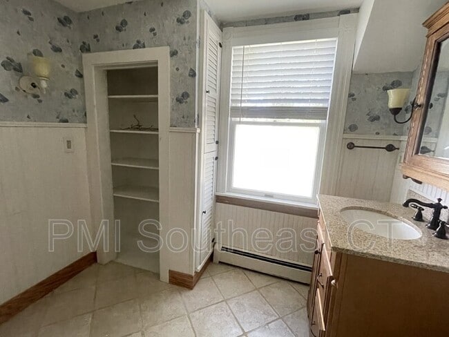 Building Photo - 26 Academy Ln