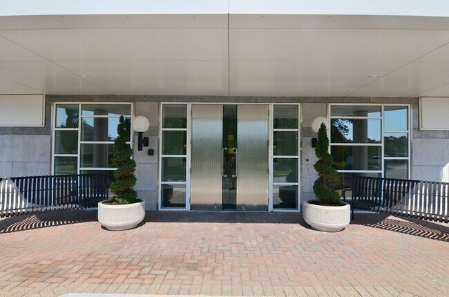 Building Photo - 1001 Marina Dr