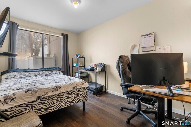 Building Photo - 84 Taylor Ave