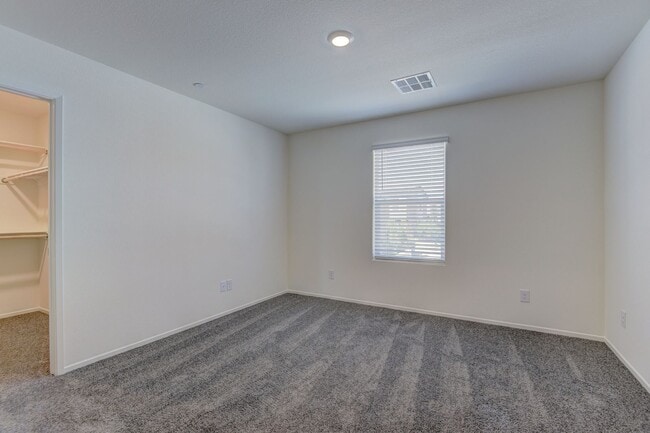 Building Photo - Brand new 3 bedroom Town House by DR Horto...