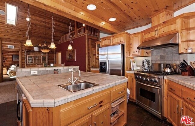 Building Photo - 1165 Green Mountain Dr