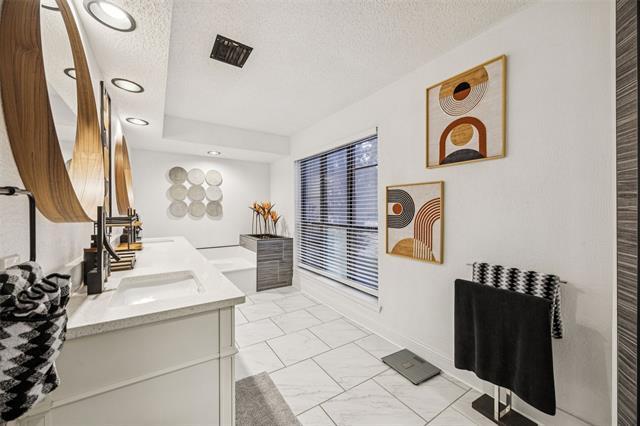 Building Photo - 3601 Colosseum Way