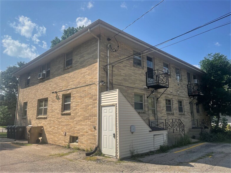 Building Photo - 413 Pawling St