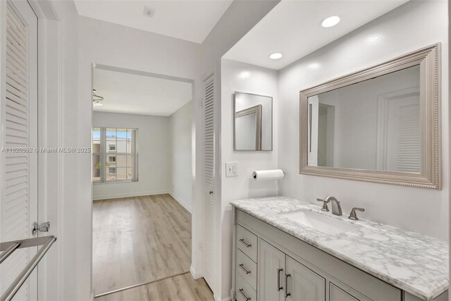Building Photo - 5540 Tamberlane Cir