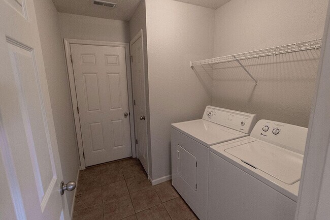 Building Photo - 4005 Snowy Owl Dr