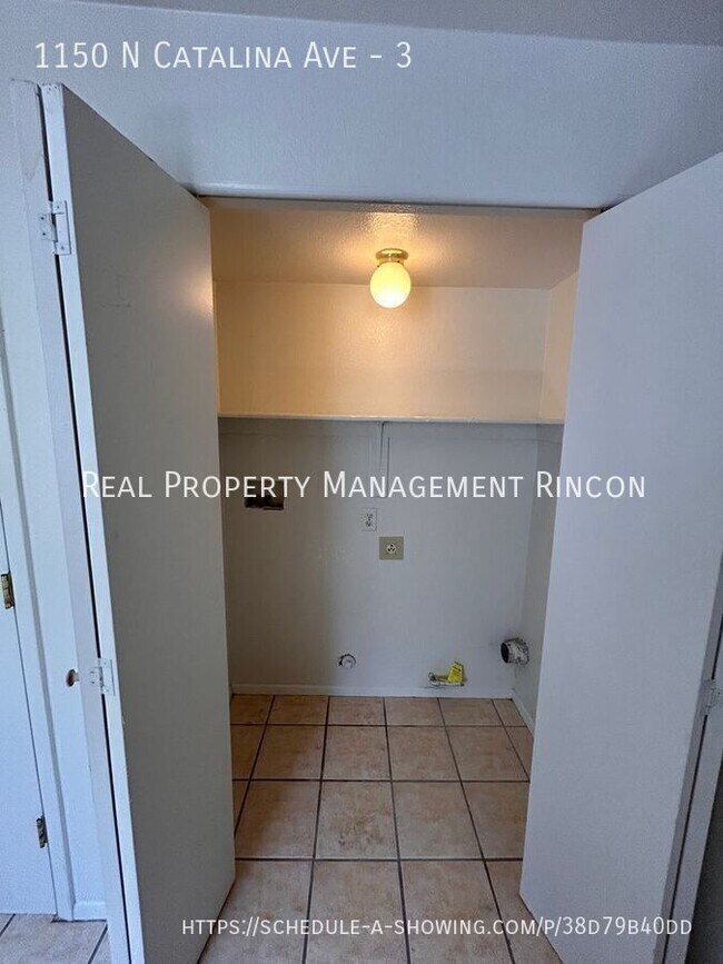 Building Photo - 1150 N Catalina Ave