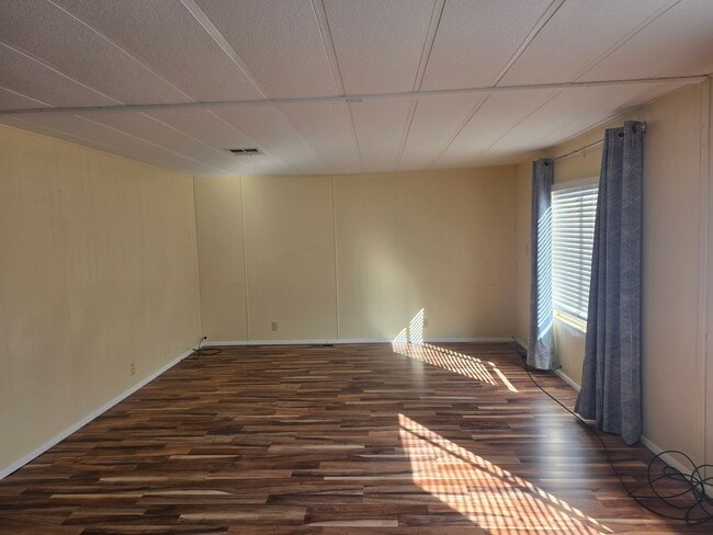 Building Photo - LAND, LAND AND MORE LAND! 2 bed/2 bath Manufactured home in Bullhead City on Huge double lot!