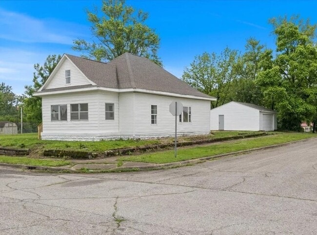 Building Photo - Newly Remolded 4 Bedroom on the Northside