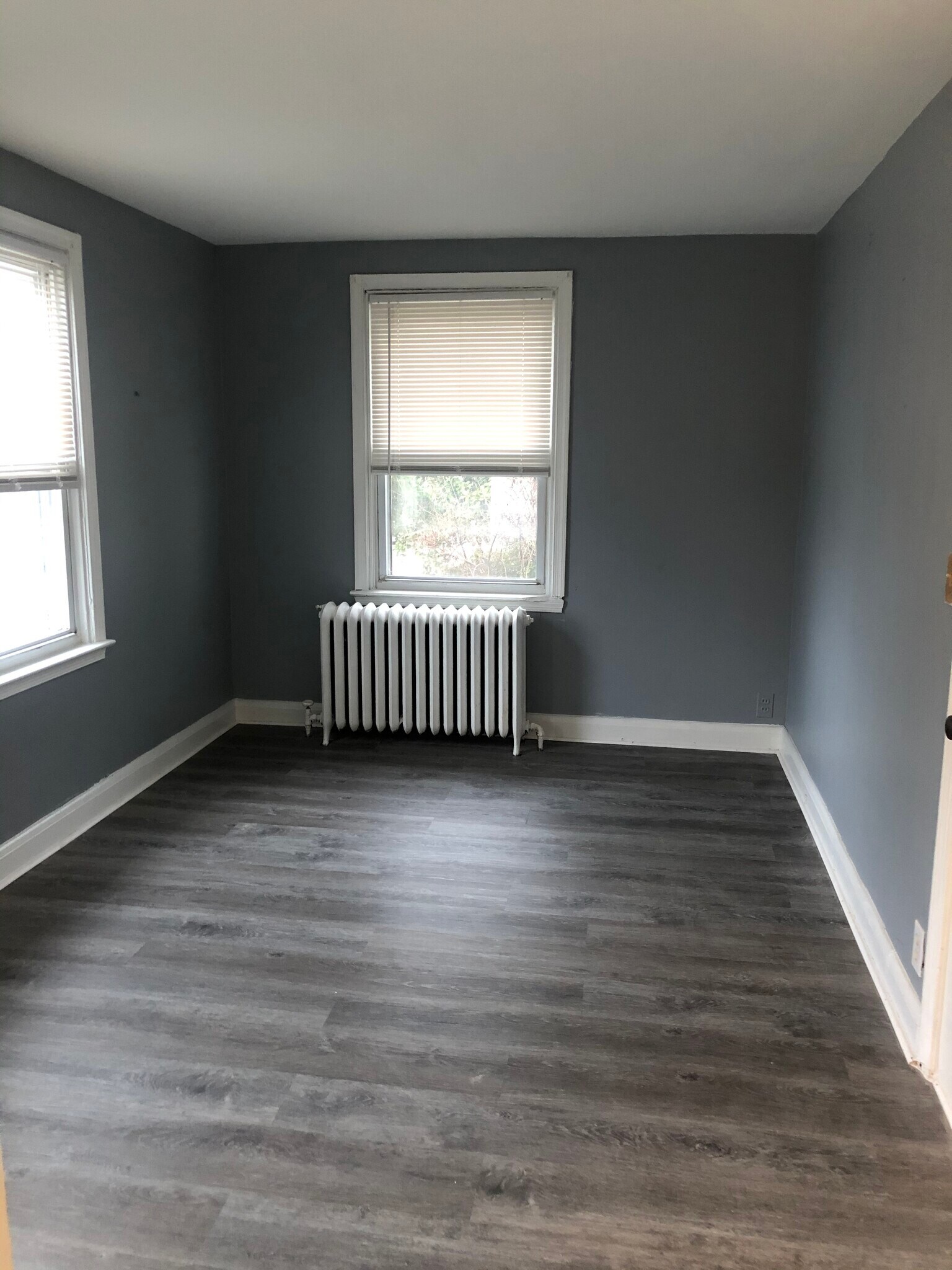 Building Photo - 2922 E Cold Spring Ln