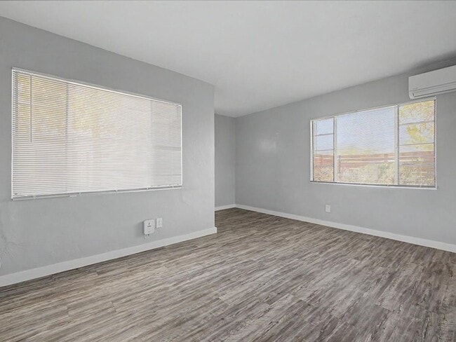 Building Photo - 2122 N Forgeus Ave