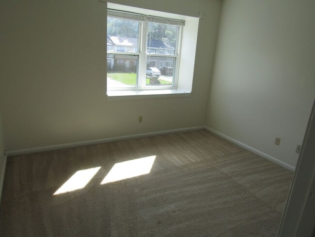 Building Photo - Charming 2 bed, 1.5 bath