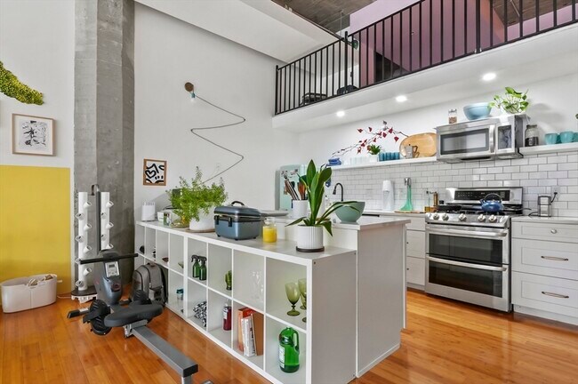 Building Photo - 156 Porter St