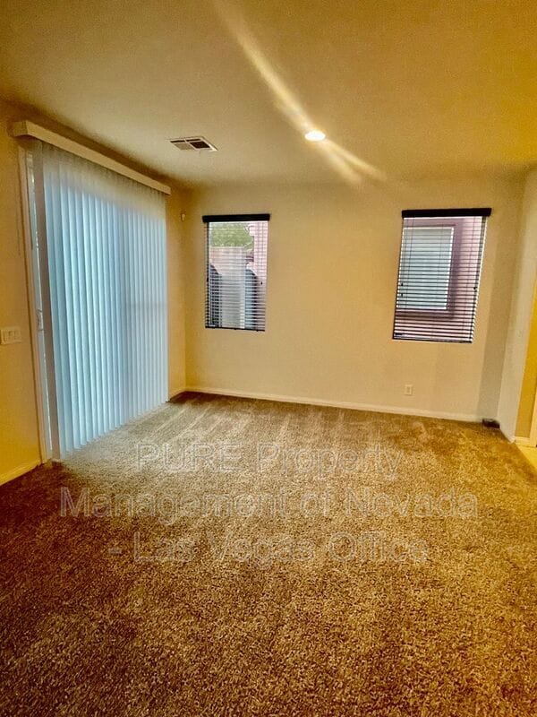 Building Photo - 117 Castle Course Ave