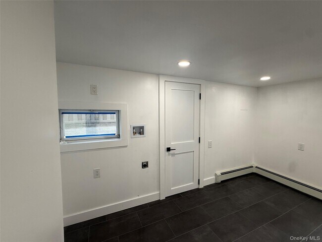Building Photo - 610 Laurelton Blvd
