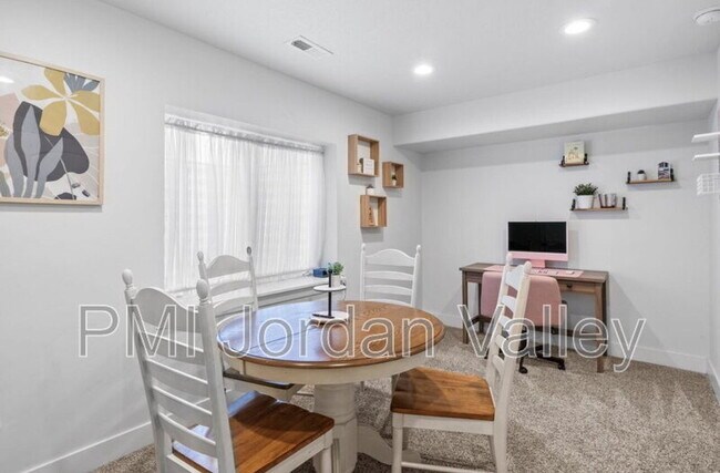 Building Photo - 4887 W White Pearl Ct