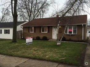 Building Photo - 3 Bedroom with 2 Car Garage in Waukegan