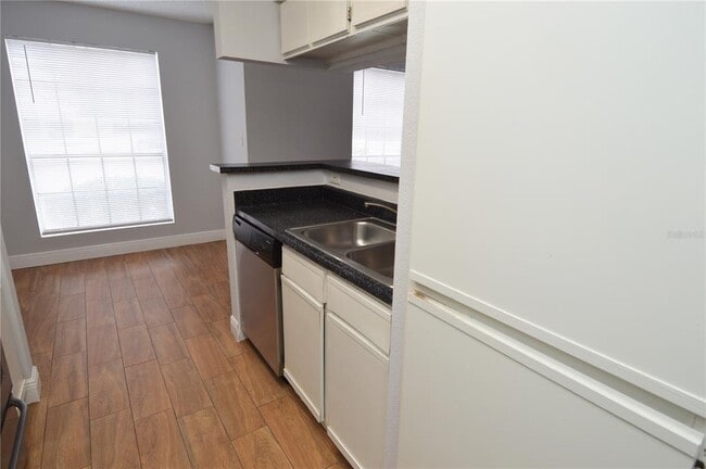 Building Photo - 8722 Mallard Reserve Dr