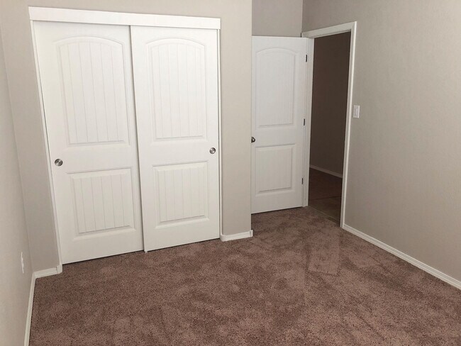 Building Photo - Spacious 4 bedroom Rio Rancho home in Enchanted Hills! Refrigerated air. Right off 550