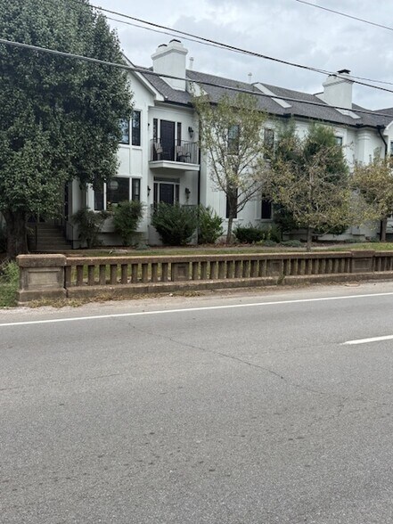 Brookfield Condominium - 4202 W End Ave