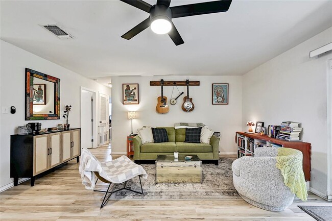 Building Photo - 9702 Oriole Dr