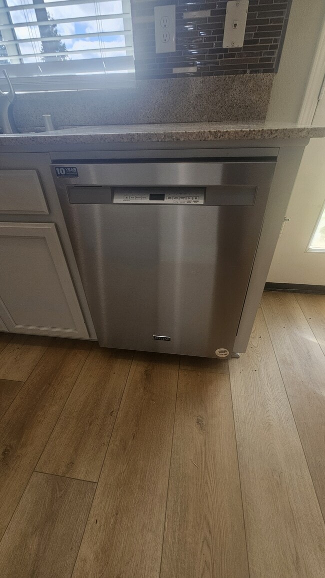 Building Photo - 3157 Rogue River Dr