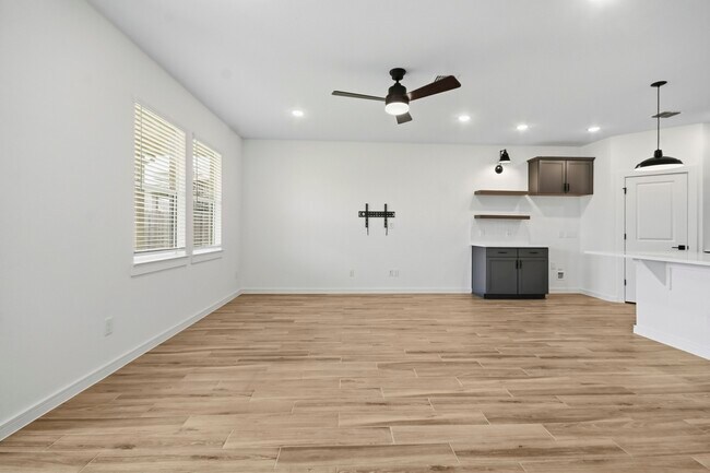 Building Photo - 8427 Bay Rdg Cir