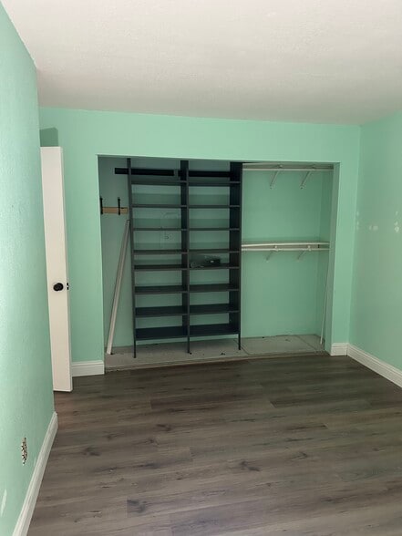 Second bedroom closet sustem - 644 Craig Ave