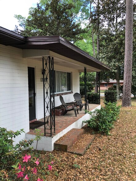 Front entrance with porch - 3125 W University Ave